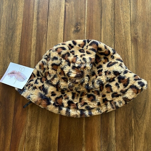 Jessica Simpson Women’s Adjustable-Fit Faux Fur Bucket Hat Leopard - Picture 1 of 7